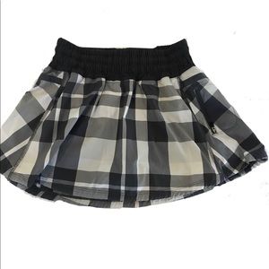 Lululemon Grey Plaid Skirt Build-In Shorts. Size 4